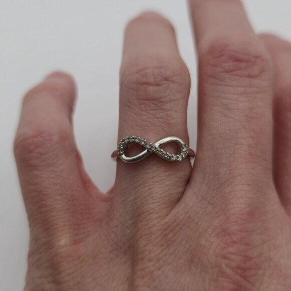 Size 7 Sterling Silver Bright Cubic Zirconia Infinity Ring A3488 - Picture 3 of 8